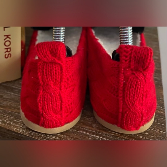 NIB, Michael Kors Womens Red Cable Knit Slip On Flats Size 8m Christmas Slippers - Picture 4 of 7
